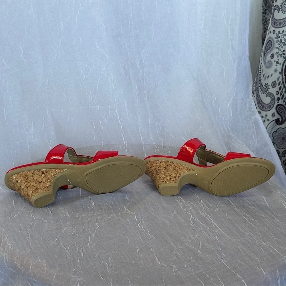 3/$20💥 Karen Scott Red & Gold Chain Embellished Slip On Kyley‎ Wedge Cork Heels